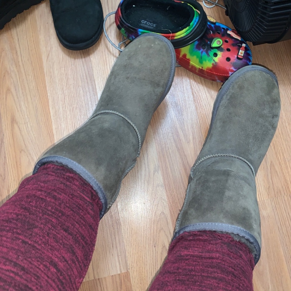 Gray uggs - Picture 6 of 7